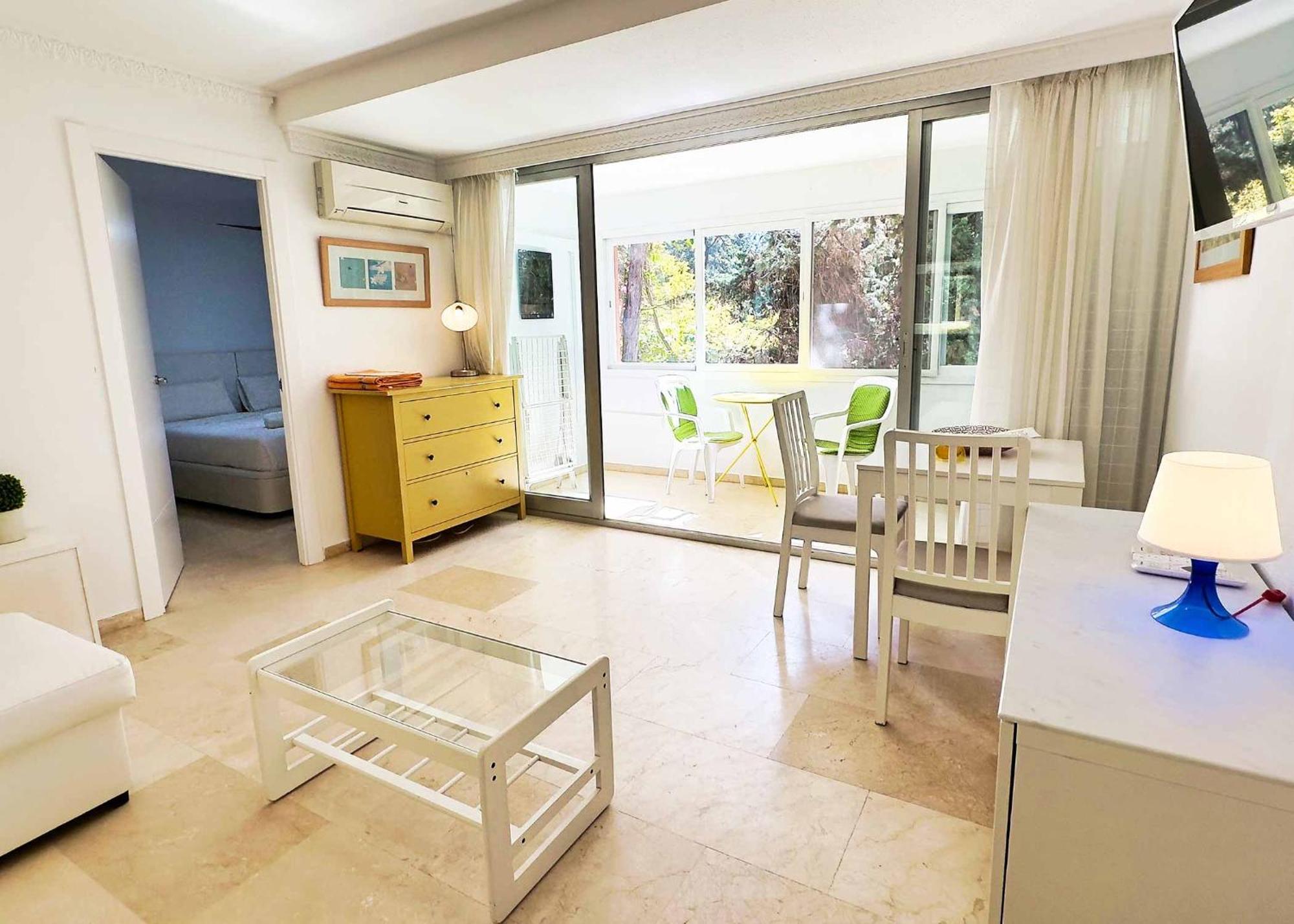 1 Bedroom Second Line Beach- Parque Building Marbella