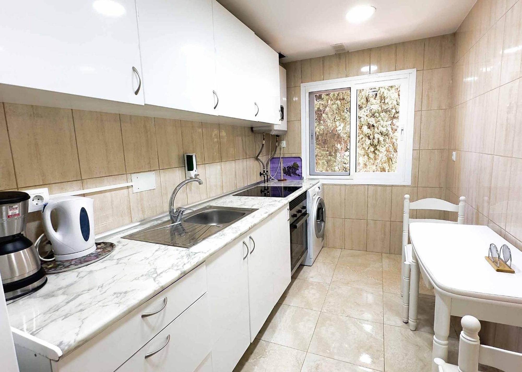 1 Bedroom Second Line Beach- Parque Building Apartment