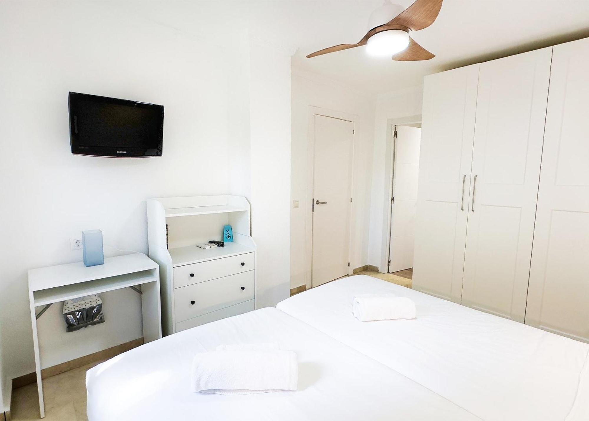 1 Bedroom Second Line Beach- Parque Building Apartment Marbella