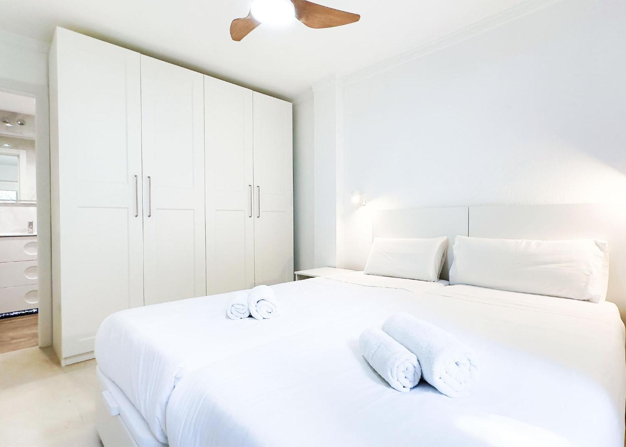 1 Bedroom Second Line Beach- Parque Building Marbella