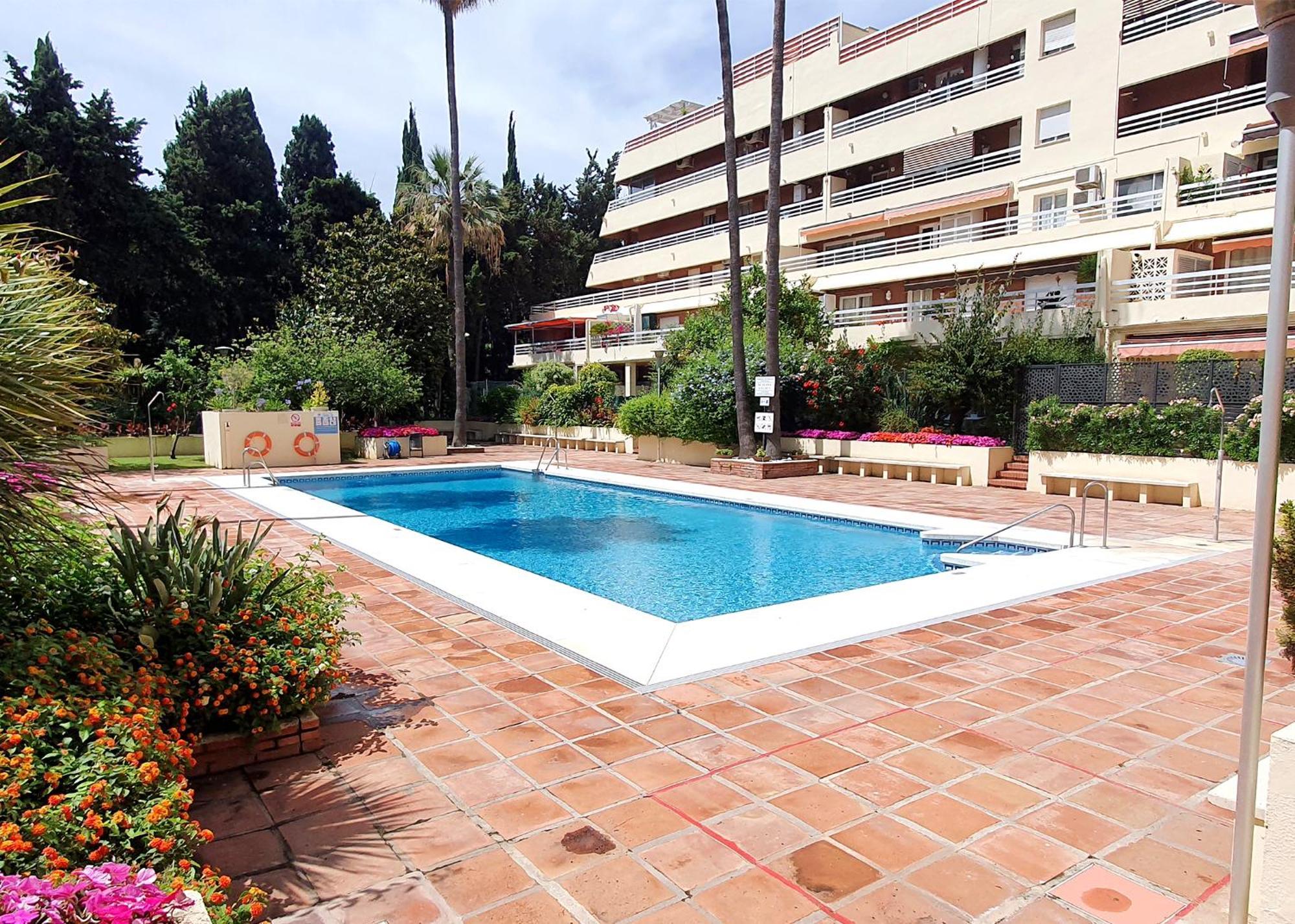 Apartment 1 Bedroom Second Line Beach- Parque Building Marbella